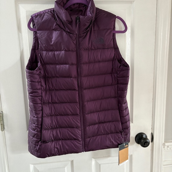 Women’s north face vest size large - Picture 1 of 3